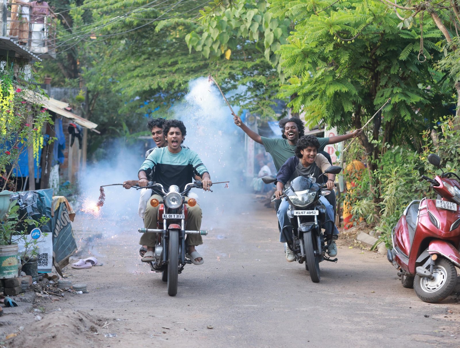 ஆக்சன் திரில்லரில் அசத்தும் முரா டிரெய்லர் !!