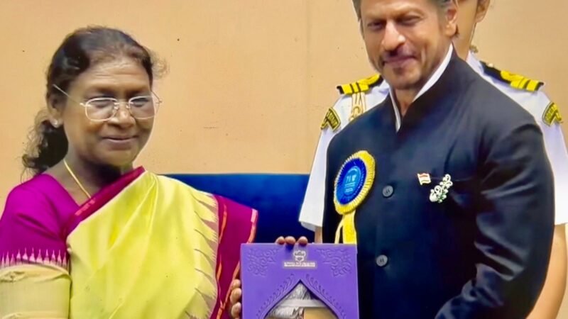 Shah Rukh Khan Receives National Award for Best Actor in Jawan from the President of India, Droupadi Murmu