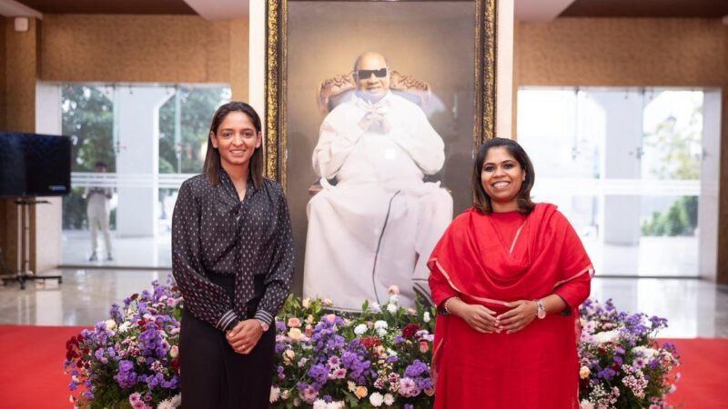 மகளிர் உலக கோப்பையின் பிரம்மாண்ட வெற்றிக்குப் பின், முதன் முறையாக சென்னை சத்யபாமா அறிவியல் மற்றும் தொழில்நுட்ப நிறுவனத்திற்கு வருகை தந்த, கேப்டன் ஹர்மன்ப்ரீத் கவுர் !!*