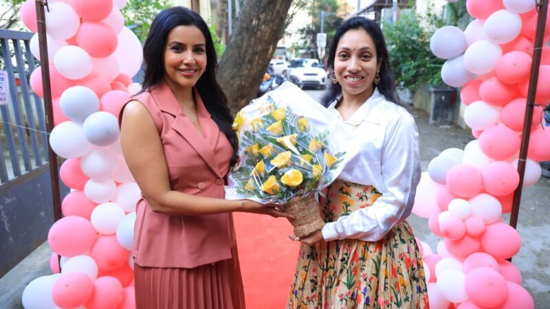 டெர்மிபியூரில் புதிய தலைமுறை லேசர் தொழில்நுட்பங்களை திறந்து வைத்தார் நடிகை பிரியா ஆனந்த்