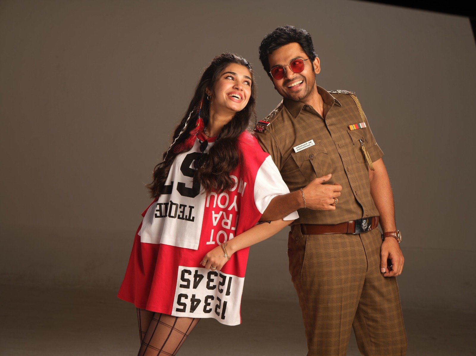 அம்மாவுடன் இணைந்து ‘வா வாத்தியார்’ பட பாடலை வைரலாக்கிய சந்தோஷ் நாராயணன் !!