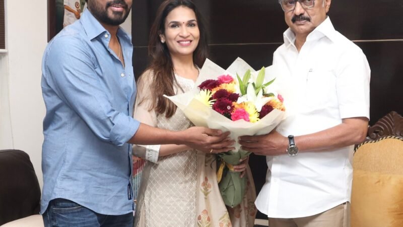 தமிழக முதல்வரைச் சந்தித்த “வித் லவ்” படத் தயாரிப்பாளர்கள்*