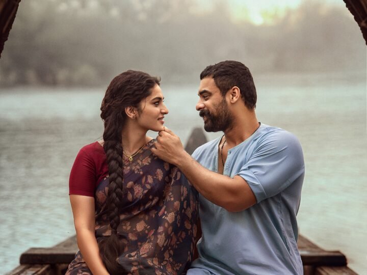 டொவினோ தாமஸ் நடிக்கும் ‘பள்ளிச்சட்டம்பி’ படத்தின் முதல் பாடல் வெளியீடு