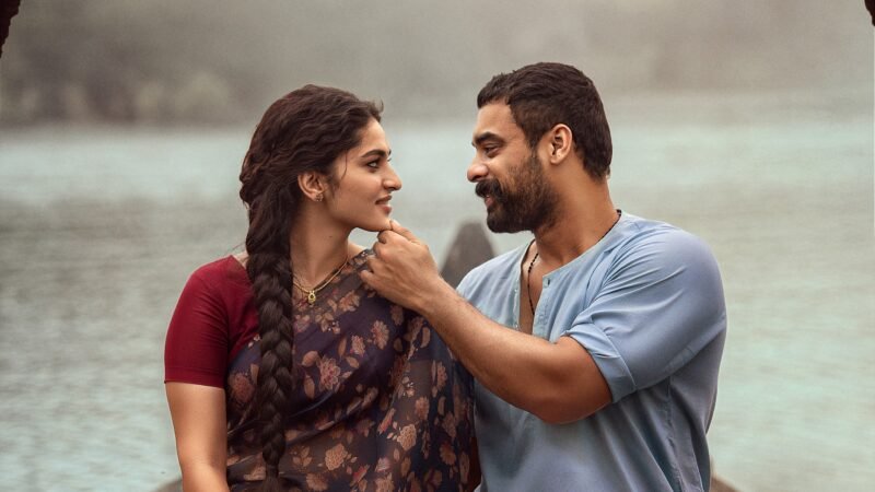 டொவினோ தாமஸ் நடிக்கும் ‘பள்ளிச்சட்டம்பி’ படத்தின் முதல் பாடல் வெளியீடு