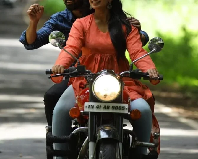 நீ for ever திரைவிமர்சனம் ரேட்டிங் 3.6/5