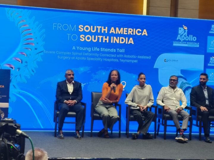 அதிநவீன ரோபோடிக் மூலம் முதுகுத்தண்டு அறுவை சிகிச்சைக்குப் பிறகு தென் அமெரிக்க இளைஞி தென் இந்தியாவில் குணமடைந்தார்