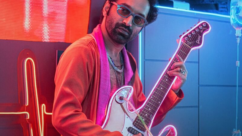 அர்கா மீடியா ஒர்க்ஸ் மற்றும் ஷோயிங் பிசினஸ் நிறுவனங்களின் “டோன்ட் ட்ரபிள் தி ட்ரபிள் ” ( Don’t Trouble the Trouble ) மின்னல் வேக ஃபர்ஸ்ட் சிங்கிள் “கேக்கு வாக்கு” ( Cakeu Walku ) இசை வீடியோ வெளியாகியுள்ளது.*