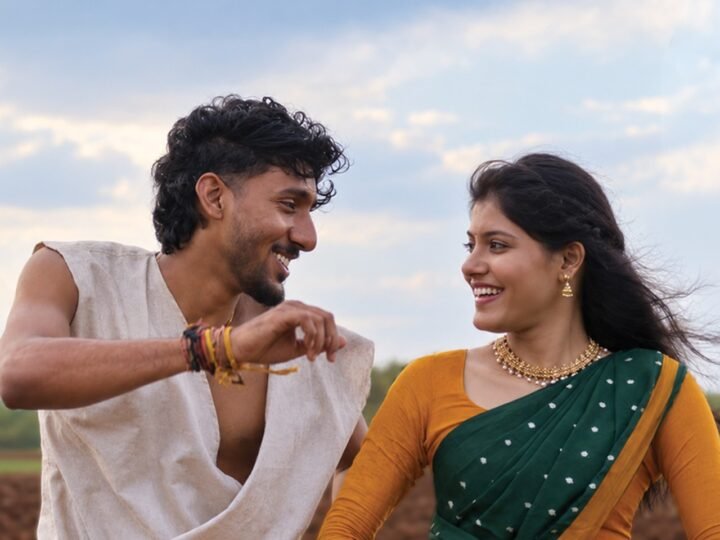 வாகீசன் – மோனிஷாவின் ‘அன்னக்கிளி’ – 72 மணி நேரத்தில் 3 மில்லியன் பார்வையாளர்களை கடந்து சாதனை!*  பிராண்ட் பிளிட்ஸ் எண்டர்டெய்ன்மெண்ட்-ன் சமீபத்திய இசை வெளியீடான ‘அன்னக்கிளி’, வாகீசன் ராசையாவின் முதல் ஆல்பமான _தமிழ் கிறுக்கனின் முதல் பாடல், ரசிகர்களின் இதயங்களை வென்று வருகிறது. வெளியான  72 மணி நேரத்தில் 3 மில்லியன் பார்வையாளர்களை கடந்து புதிய சாதனை படைத்துள்ளது.  வாகீசனால் எழுதி, பாடி, நடிக்கப்பட்ட ‘அன்னக்கிளி’, தனது சிறுவயது காதலிக்குக் காதலை தெரிவிக்கும் இளைஞனின் இனிமையான கதையை உயிர்ப்பிக்கிறது. கிராமிய தமிழ்நாட்டின் வண்ணமயமான பின்னணியில், இளம் காதலின் அப்பாவித்தனம், வெட்கம் மற்றும் விளையாட்டுத்தனமான கேலியை அழகாக படம்பிடிக்கிறது.  சமீபத்தில் எத்திராஜ் கல்லூரியில் Gen Z மாணவர்களிடமிருந்து இந்த பாடலுக்கு அமோக வரவேற்பு கிடைத்தது, இது குழுவை மேலும் உற்சாகப்படுத்தியுள்ளது.  _Top Cooku Dupe Cooku_ நிகழ்ச்சி மூலம் பிரபலமான மோனிஷா பிளெஸ்ஸி, இந்த பாடலில் வாஹீசனுடன் அழகான கெமிஸ்ட்ரியை பகிர்ந்து பாடலுக்கு மேலும் அழகு சேர்க்கிறார்.  சிவ  பத்மயன் இசையமைத்துள்ள ‘அன்னக்கிளி’, மண்ணின் நாட்டுப்புற இசையையும் துடிப்பான ராப் இசையையும் கலந்து, பாரம்பரிய கிராமிய காதலுக்கு புதுமையான தொடுதலை கொடுக்கிறது. கிரிபாகர்ஜெய் ஜெ இயக்கியுள்ள இந்த வீடியோ, காதல் கதையின் இதயத்தை தக்கவைத்து, வேடிக்கையான, வண்ணமயமான மற்றும் இளமை துள்ளலுடன் உருவாக்கப்பட்டுள்ளது.  வாகீசன் மற்றும் பிராண்ட் பிளிட்ஸ் எண்டர்டெய்ன்மெண்ட்-க்கு ‘அன்னக்கிளி’ என்பது _தமிழ் கிறுக்கன்_ உடனான ஐந்து பாடல்கள் கொண்ட இசைப் பயணத்தின் உற்சாகமான தொடக்கமாகும்.  புதுமையான  இசை, அழகான காதல் மற்றும் தவிர்க்க முடியாத நாட்டுப்புற இசையுடன், ‘அன்னக்கிளி’ பழைய பள்ளி காதலுக்கு இன்னும் Gen Z கூட்டம் இருப்பதை நிரூபிக்கிறது  டாக்டர். ஜெ.பி.லீலாராம், ராஜீ .க, சரவணன். பா , ரேகா . லீ தயாரிப்பில் உருவாகிய ‘அன்னக்கிளி ‘ இப்போது பிராண்ட் பிளிட்ஸ் எண்டர்டெய்ன்மெண்ட் youtube சேனலில் ஒளிப்பரப்பப்படுகிறது