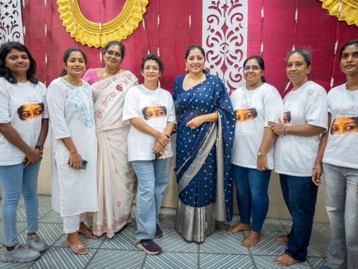 பெண் ஆட்டோ ஓட்டுநர்களுக்கு நலத்திட்ட உதவிகளை வழங்கிய நடிகை அனுமோல்