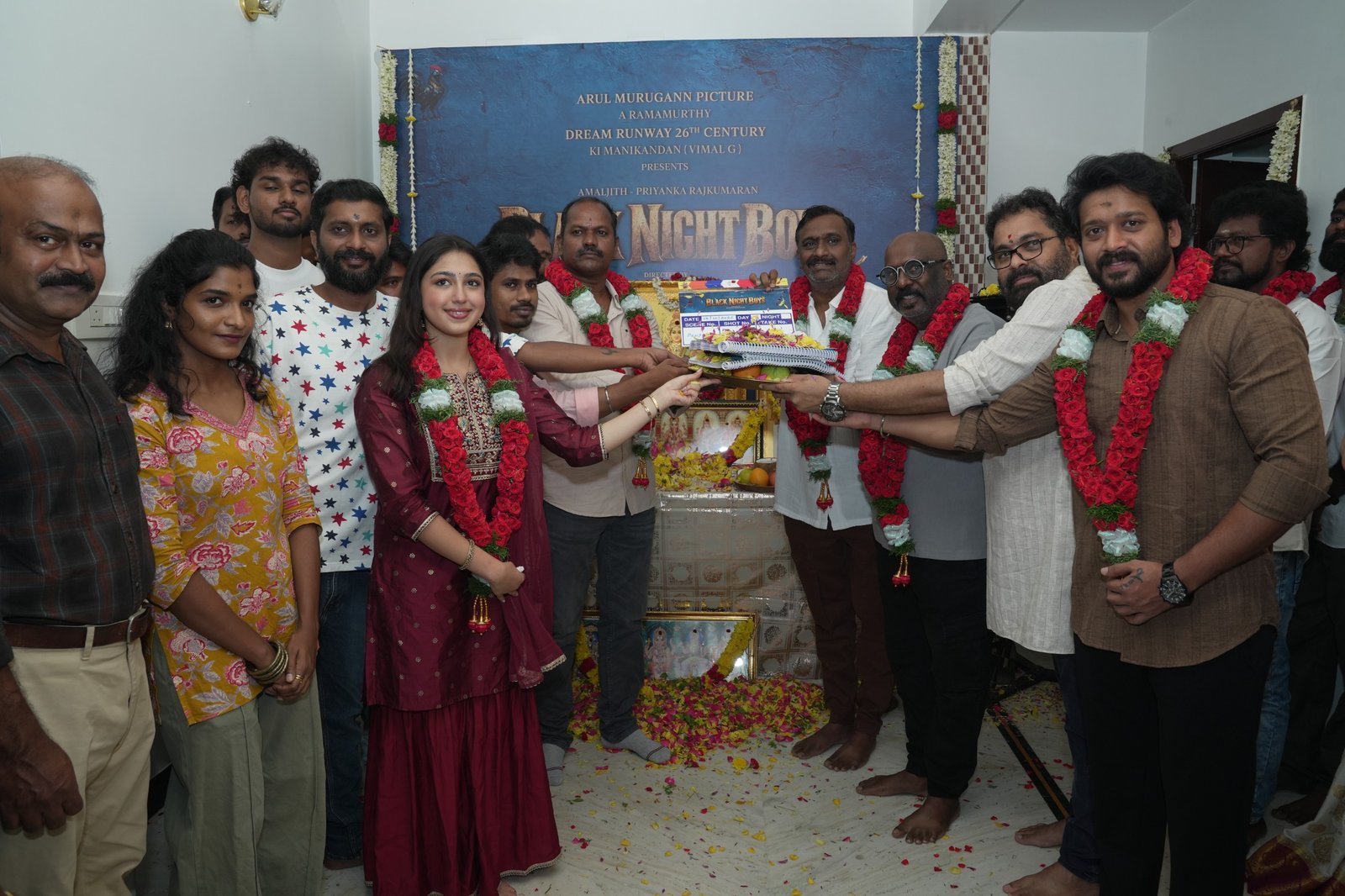 *அமல் அஜித் – பிரியங்கா ராஜகுமாரன் நடிக்கும் புதிய திரைப்படம் ‘ப்ளாக் நைட் பாய்ஸ்’! பூஜையுடன் படப்பிடிப்பு தொடங்கியது!*